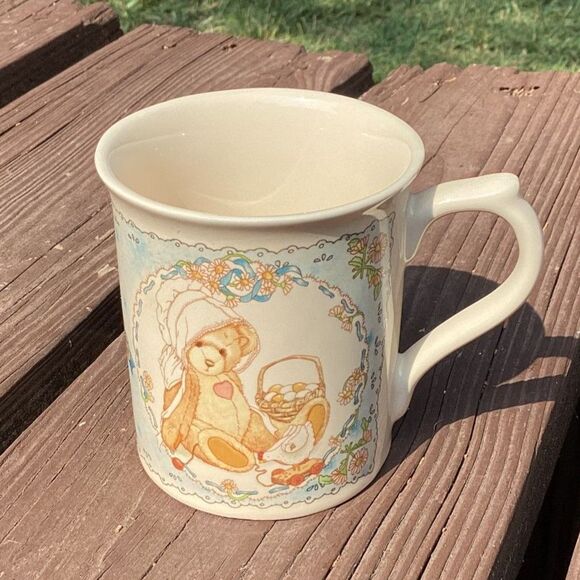 1992 Priscilla Hillman “A Basketful of Wishes” Mug – Hamilton Gifts - Picture 1 of 5
